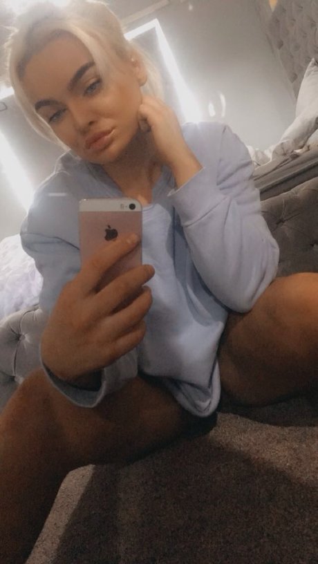 faye OnlyFans nackte Brüste