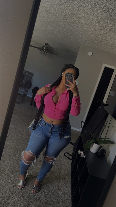 ThickyMone Nackt auf OnlyFans