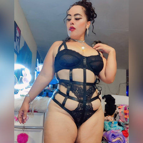 Airam Sevein OnlyFans Striptease