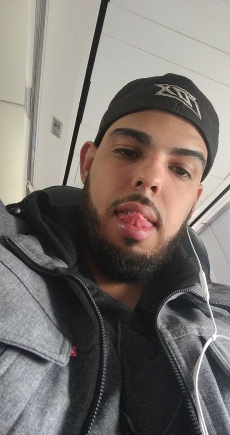 Rough Rican Nacktbilder auf OnlyFans