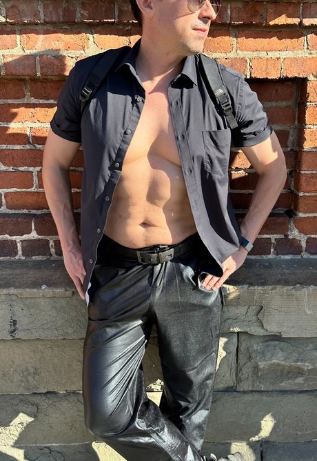 _AJ s Adventures_ OnlyFans-Bilder