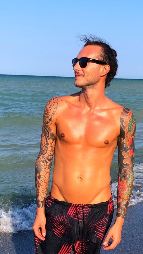 pasare OnlyFans nackt