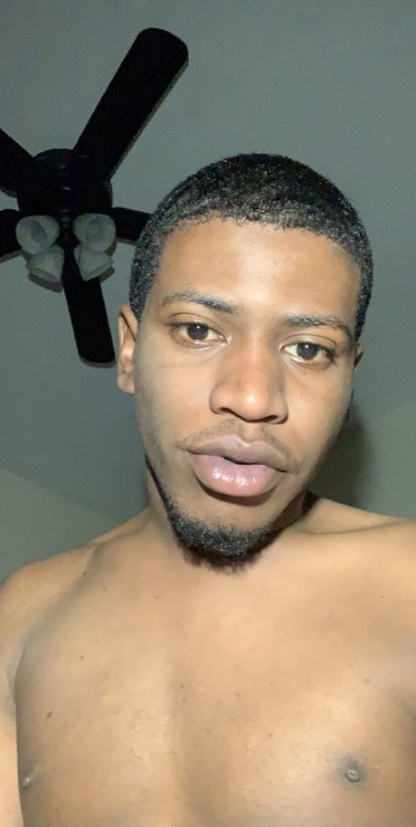 Aro Summers Neue geleakte OnlyFans-Inhalte