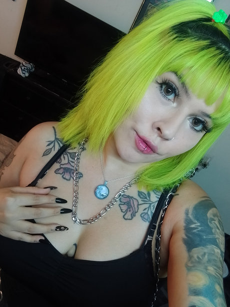 Alaska ain_ Leaks von OnlyFans