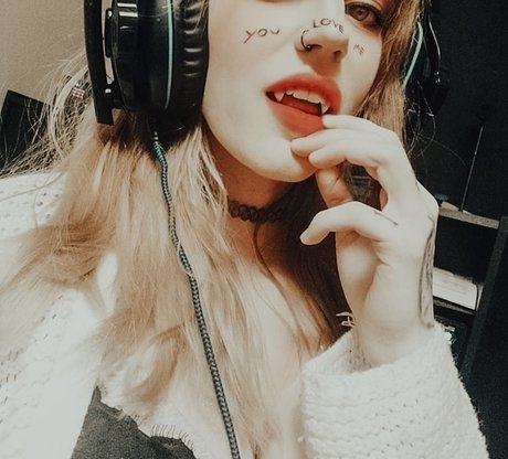 Peppermintte_ OnlyFans Striptease