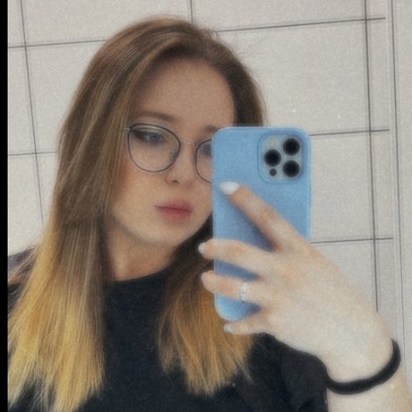 avlan OnlyFans nackte Brüste