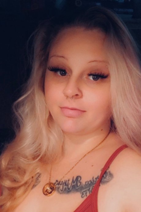 Peechesz28 Titten OnlyFans