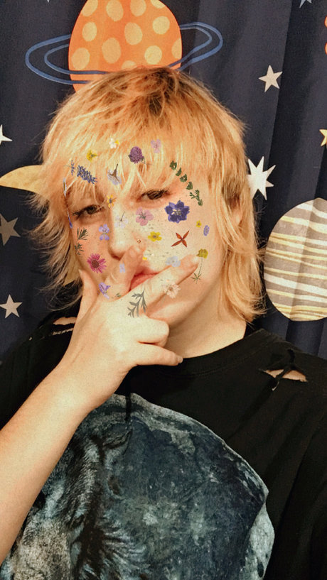 Miilky_ OnlyFans nackte Brüste