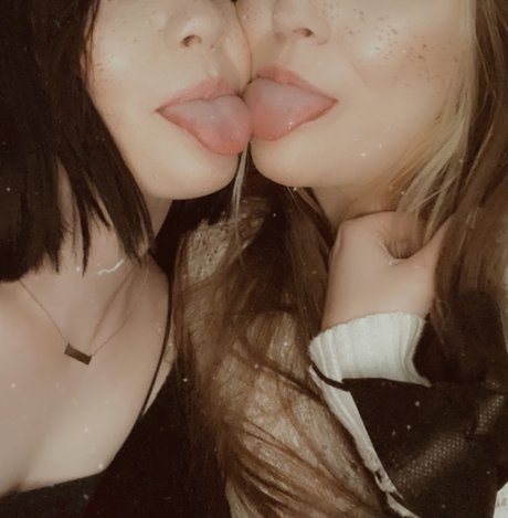 Violet amp amp Ivy OnlyFans-Leaks