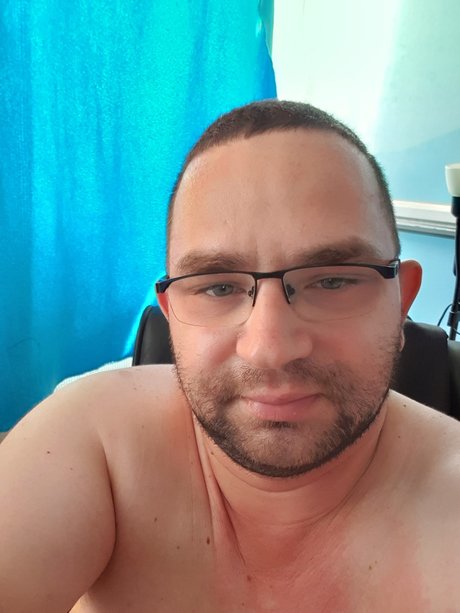 Petike1984 OnlyFans geleakter Pornografie