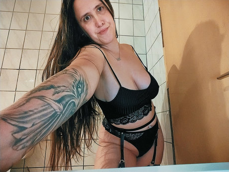 PETRA 666 OnlyFans Nackt Content