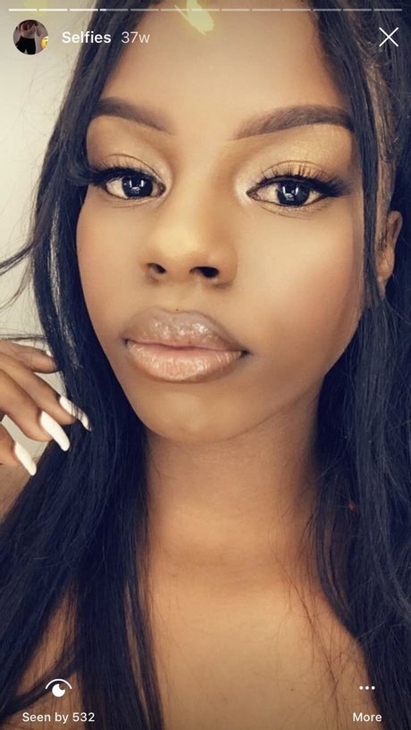 Dior01 NurlyFans-Brüste