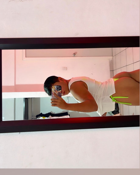 Plastic Baby_ OnlyFans Inhalte