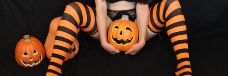 Cherry Charming OnlyFans Lesbisch