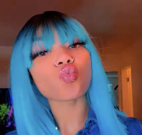 Pretty Facee_ OnlyFans-Model