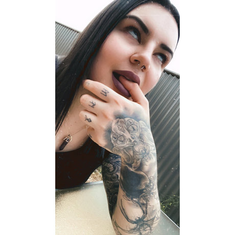 Rhinestone Eyes OnlyFans-Leaks