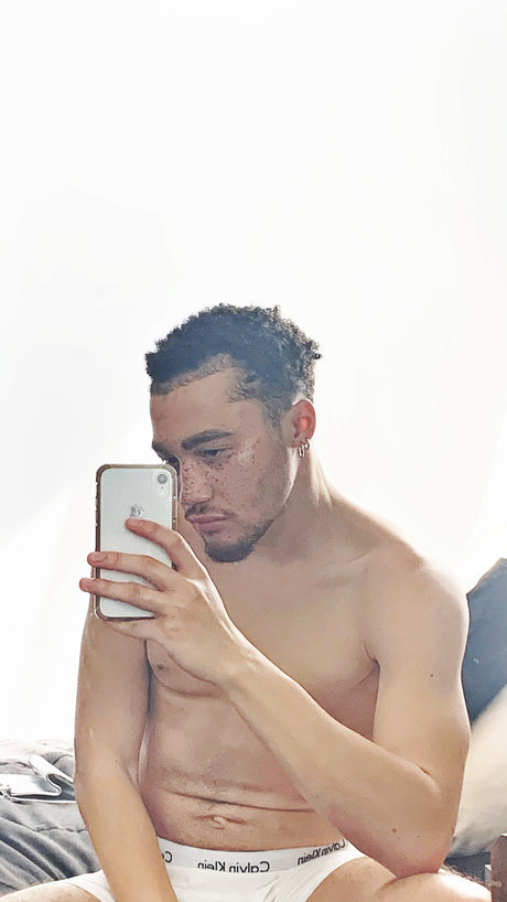 Nic Laurent OnlyFans Brüste Bild