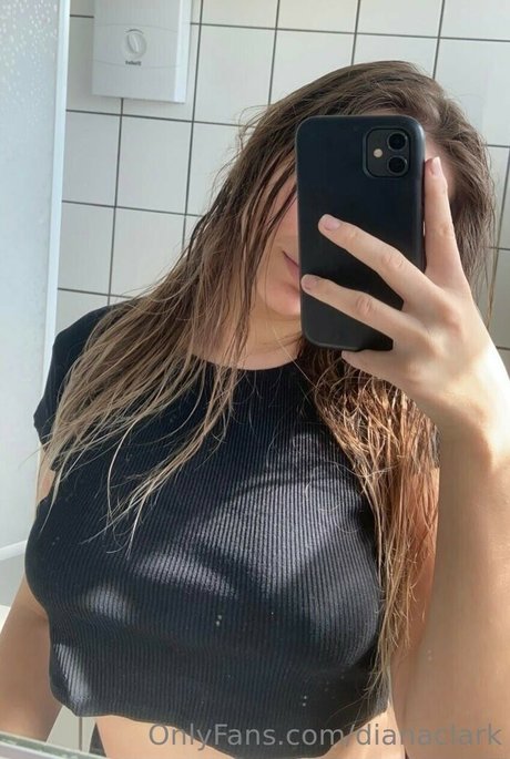 Diana Clark Oben ohne OnlyFans