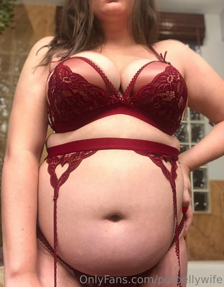 potbellywife OnlyFans Model Fotos