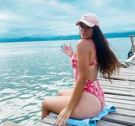 Izabelly Linhares OnlyFans-Bilder