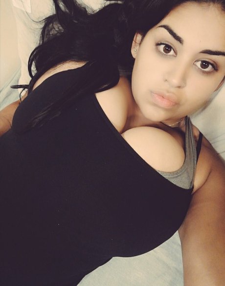 Jennifer Busty Latina Nacktbilder-Leaks von OnlyFans
