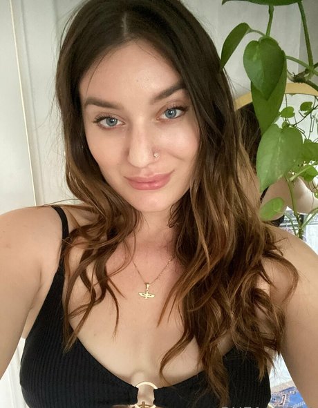 rheaazorafree OnlyFans Inhaltstyp