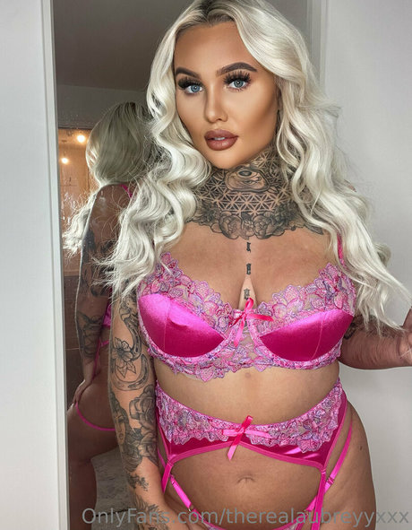 inkedblondieeee NurlyFans-Brüste