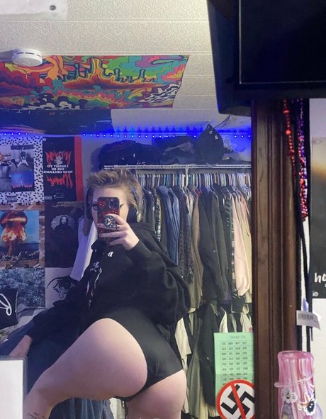 slizzzzardxx OnlyFans nackte Brüste