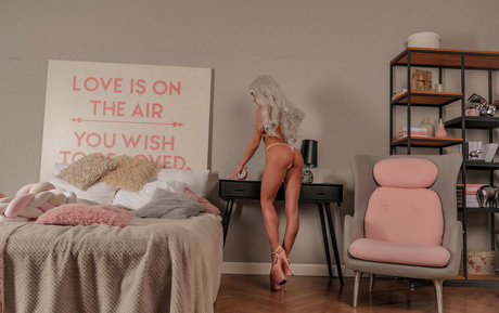 juleeya 69 Nacktpornos auf OnlyFans