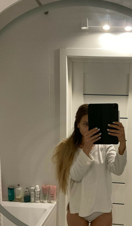 Mihalina Novakovskaya Nackt auf OnlyFans