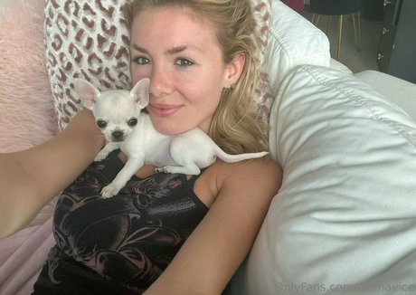 elainavice OnlyFans Striptease