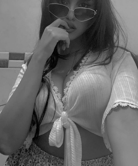 _mi mi ta_ OnlyFans-Creator