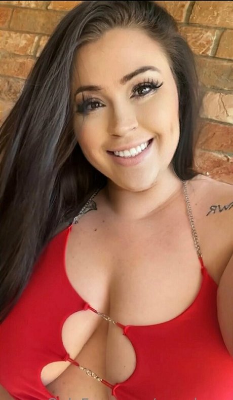 swaybaee OnlyFans Strip