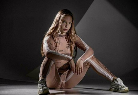 pretty elli Sex auf OnlyFans