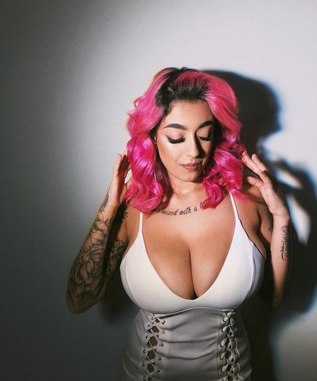 May Bakshi Nacktbilder von OnlyFans geleakt