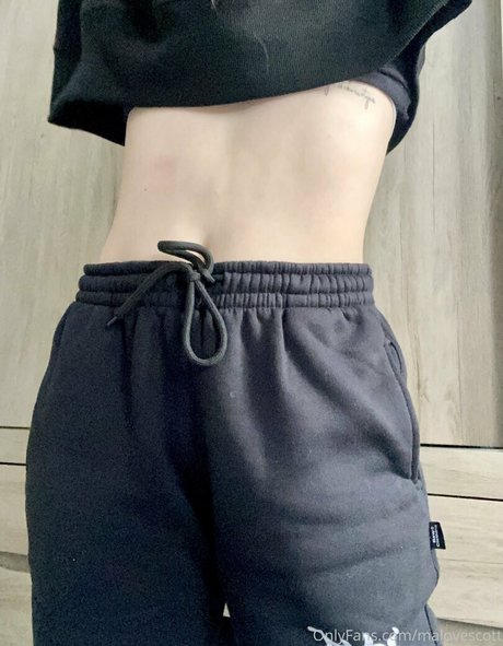 malovescott NurlyFans-Pornos