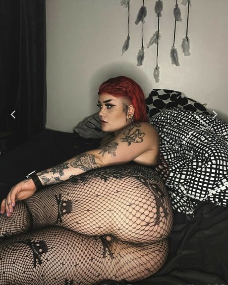 Eki102 OnlyFans Striptease