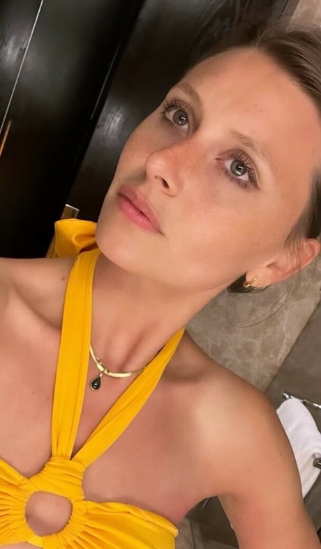 Aly Michalka OnlyFans-Model