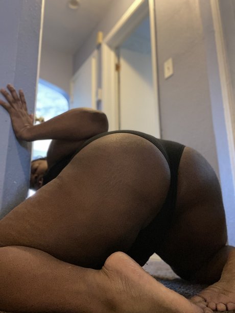 Juicy Cora OnlyFans Arsch Leak