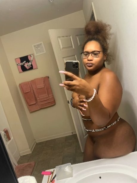 Peaches Playhouse_ Nacktbilder von OnlyFans geleakt