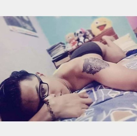 Diego Emma OnlyFans nackte Brüste