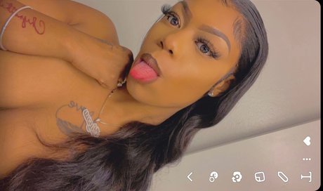 ChynaTheBody Oben ohne OnlyFans