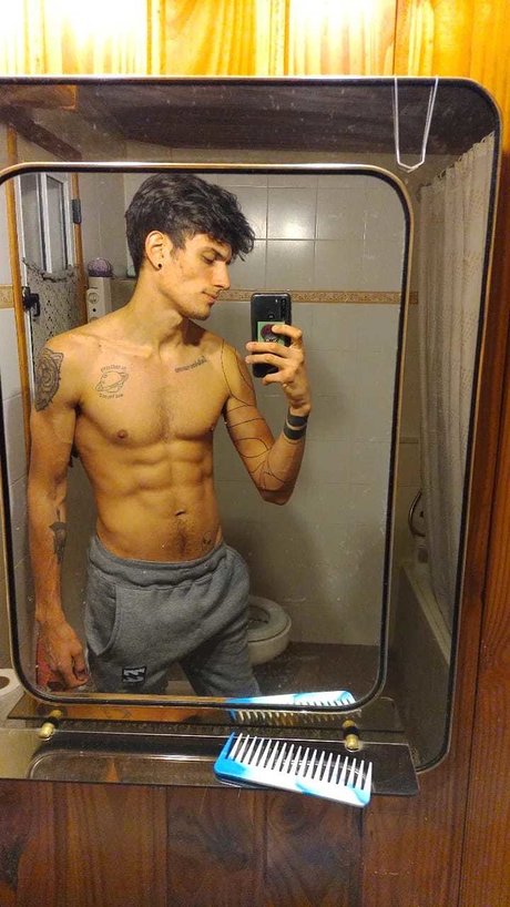 Santiago Costa OnlyFans Brüste Bild