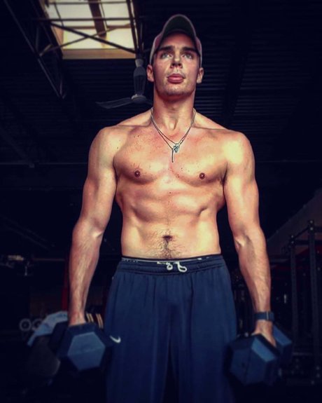 True Discipline with Dean Leaks von Nacktbildern auf OnlyFans