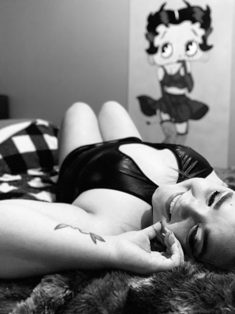 Queen Vixin_ OnlyFans Nackt Content