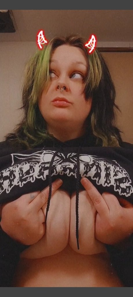 QueenSyn_ OnlyFans nackt