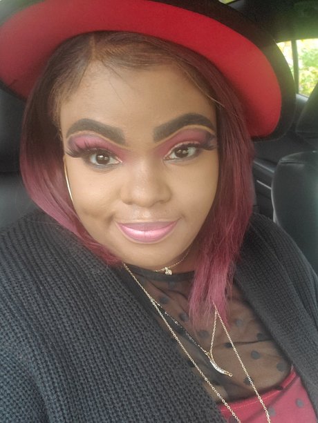 Dollbabe Nacktbilder von OnlyFans geleakt