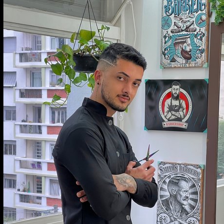 _Naked barber_ OnlyFans geleakte Brüste