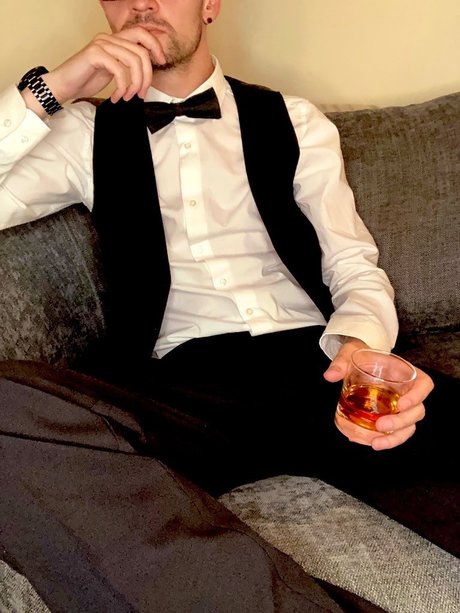 Mr D Suited Man Free Subcription Leaked OnlyFans Content