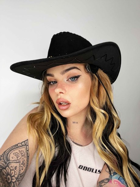 Raee Lora_ OnlyFans Leaj